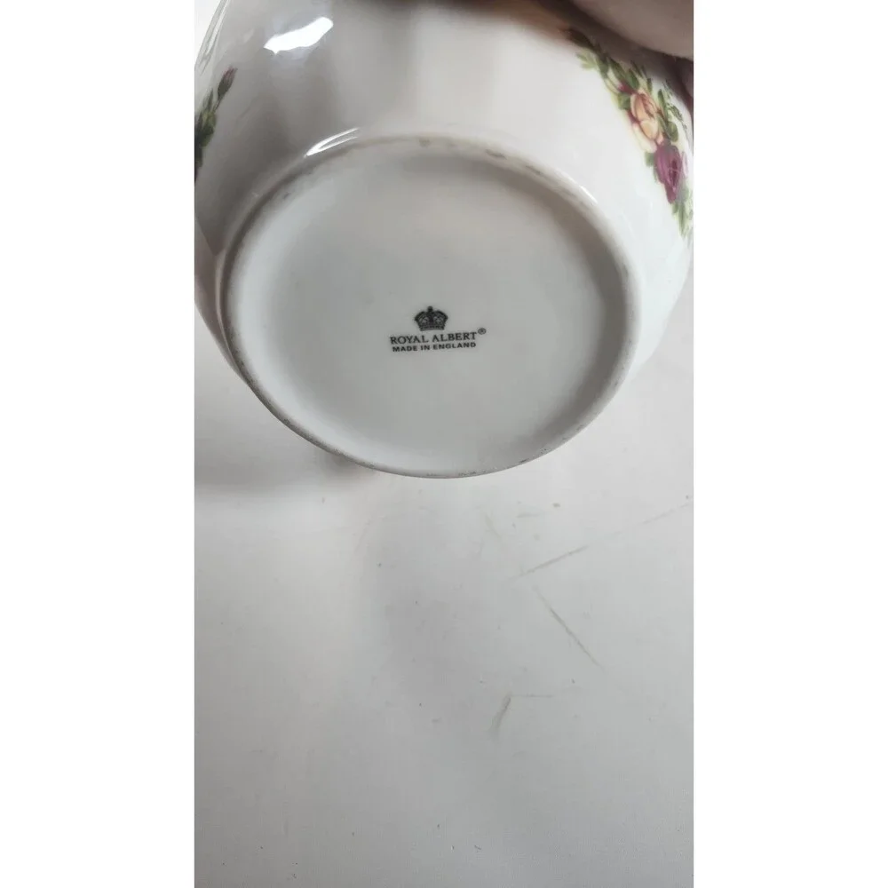 Royal Albert Old Country Roses Vase ~ Swirl Pattern 8